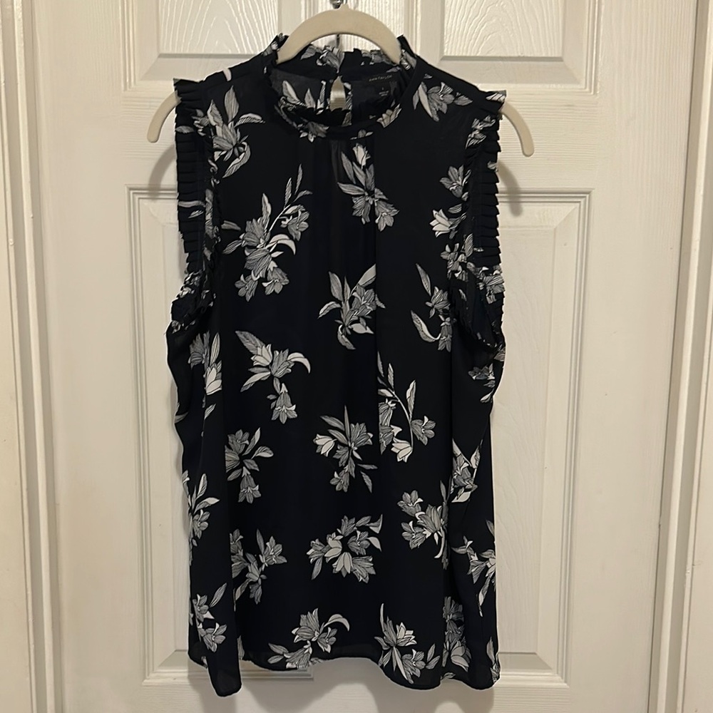 Ann Taylor Classic Navy & White Sleeveless Mandarin Collar Floral Blouse